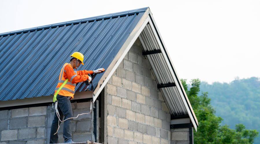 Professional residential roofers in Moulton, IA